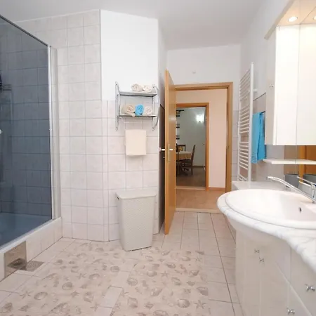 Spacious Antea