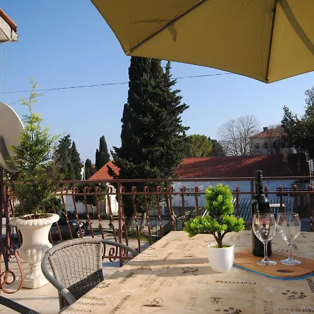 Апартаменты Spacious Antea Каштела