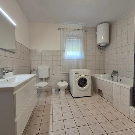 Spacious Antea