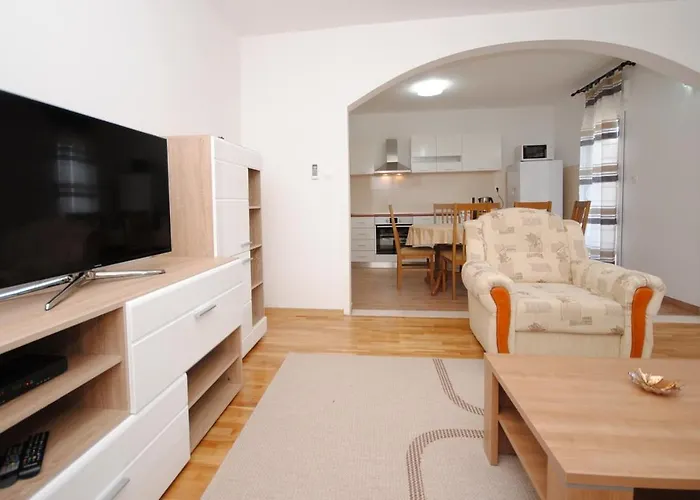 Spacious Antea Апартаменты Каштела